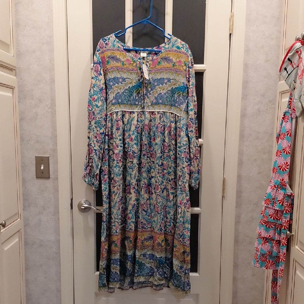 "This That" NWT ,Sz.L, Hippie Turqoise Floral Maxi Dress - 100% Rayon, Flowing..